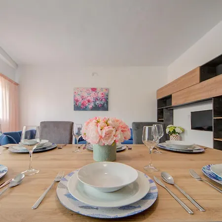 Exclusive 4-bedroom Side Seaviews By Shortletsmalta Appartement Sliema