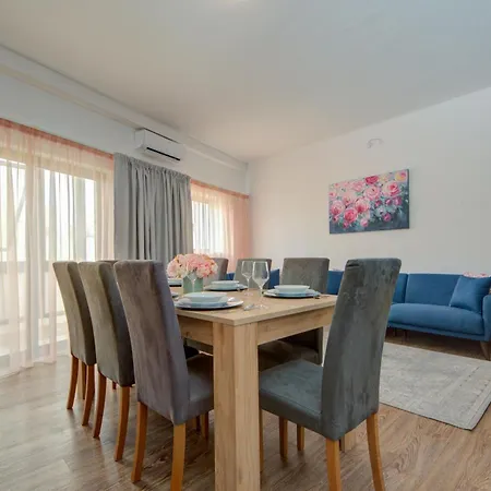 Exclusive 4-bedroom And Penthouse With Jacuzzi *