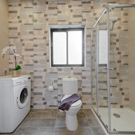 Apartment Exclusive 4-bedroom And Penthouse With Jacuzzi