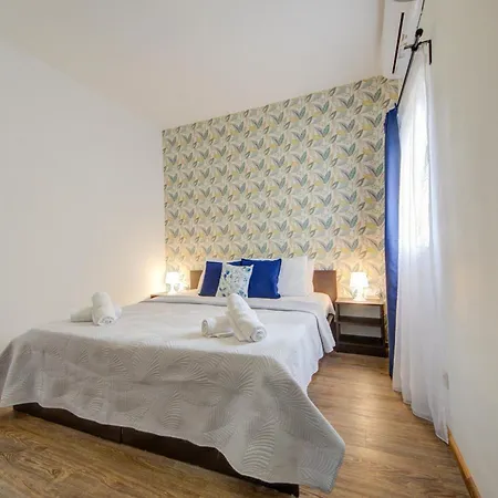 Exclusive 4-bedroom Side Seaviews By Shortletsmalta Daire