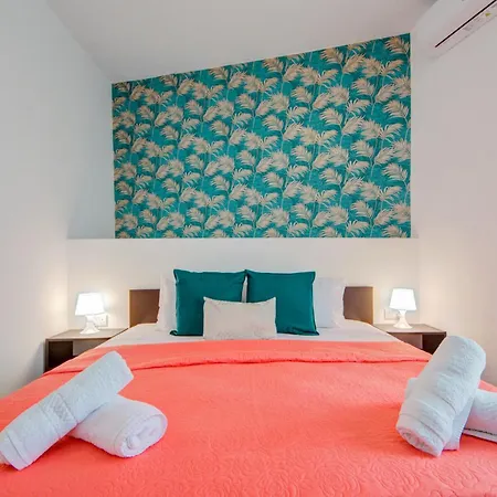 Exclusive 4-bedroom Side Seaviews By Shortletsmalta Sliema