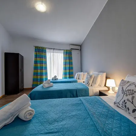 Exclusive 4-bedroom Side Seaviews By Shortletsmalta Daire
