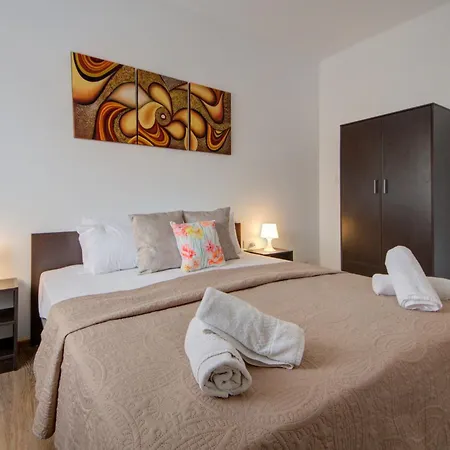Exclusive 4-bedroom Side Seaviews By Shortletsmalta Daire Sliema