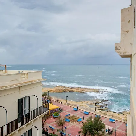 Exclusive 4-bedroom Side Seaviews By Shortletsmalta شقة