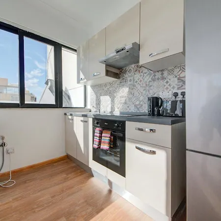 Exclusive 4-bedroom And Penthouse With Jacuzzi Lägenhet