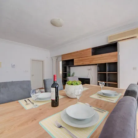 Exclusive 4-bedroom And Penthouse With Jacuzzi 公寓 *