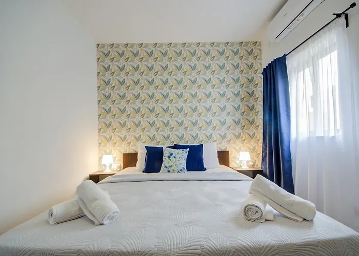 Exclusive 4-bedroom And Penthouse With Jacuzzi