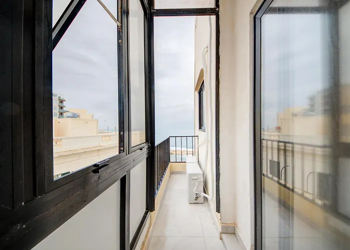 Exclusive 4-bedroom And Penthouse With Jacuzzi