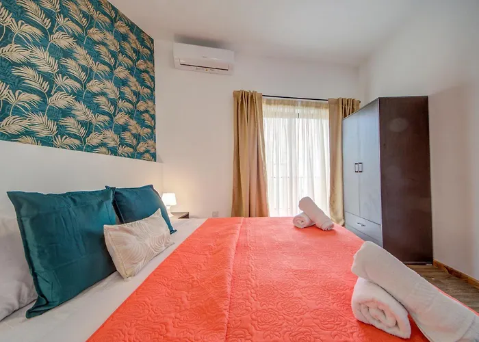 Exclusive 4-bedroom And Penthouse With Jacuzzi