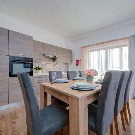 Daire Exclusive 4-bedroom And Penthouse With Jacuzzi